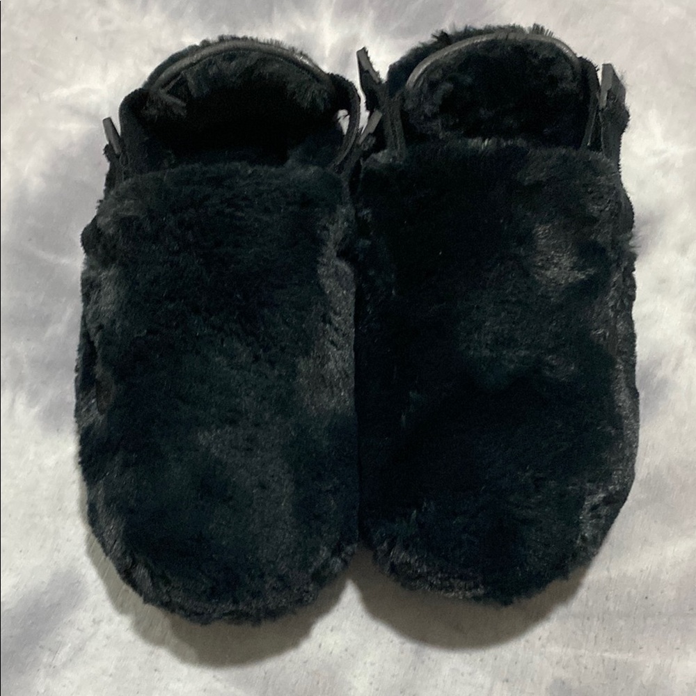 Nike Black indoor/outdoor Cozy slippers never worn but no box